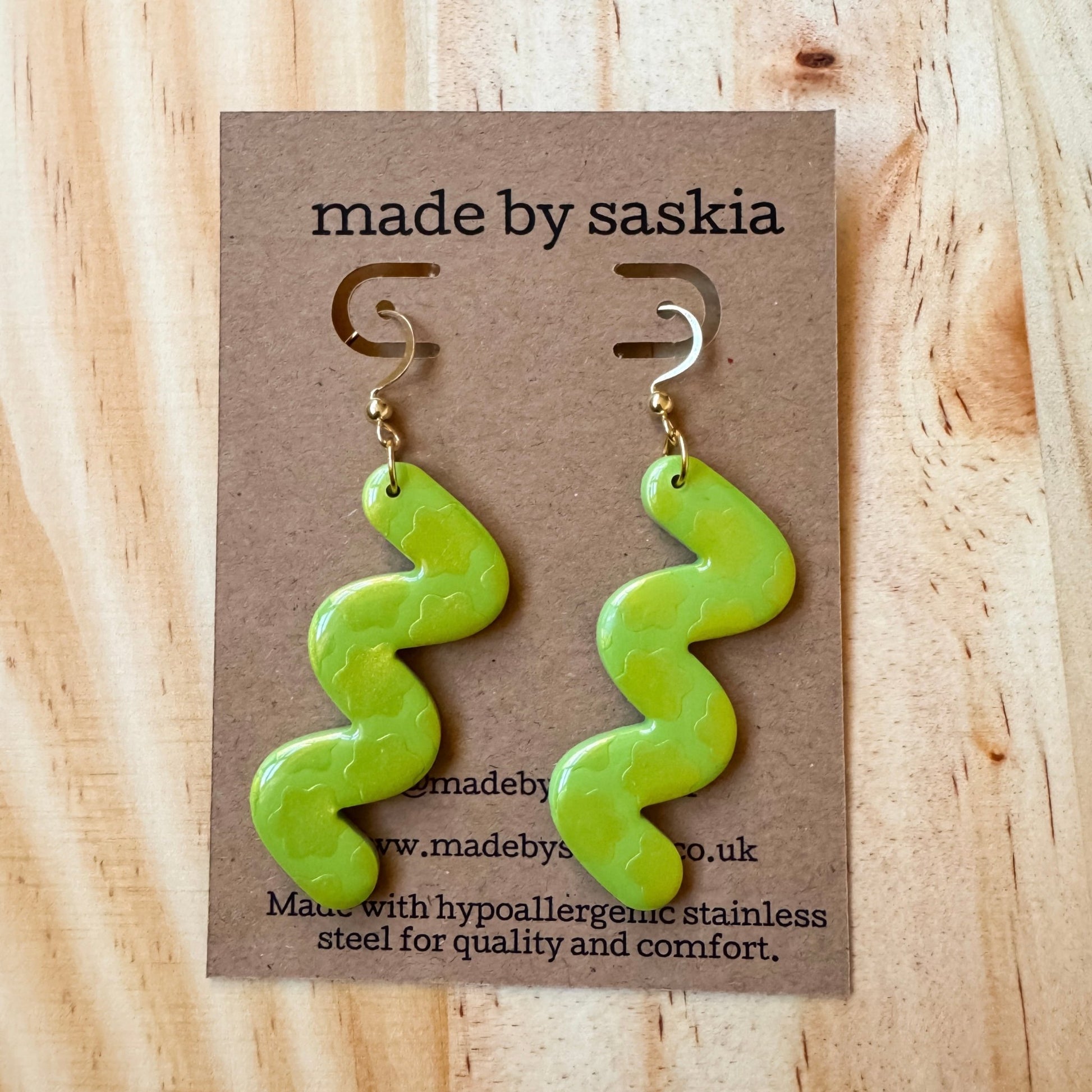 Lime green and iridescent yellow flowers squiggle earrings – Made